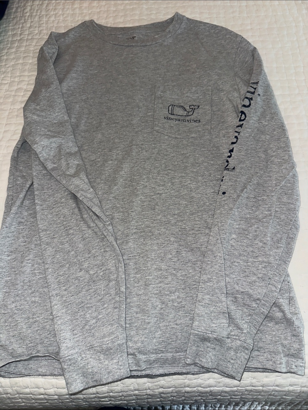 Vineyard Vines Heather Gray Long Sleeve Pocket Tee, size small
